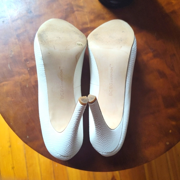 BCBGENERATION Parade sky high pump in faux white snake leather - Picture 6 of 6